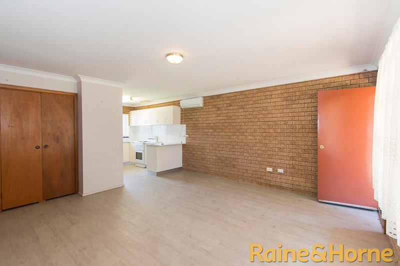 Photo - 4/19 Lawson Street, Dubbo NSW 2830 - Image 3