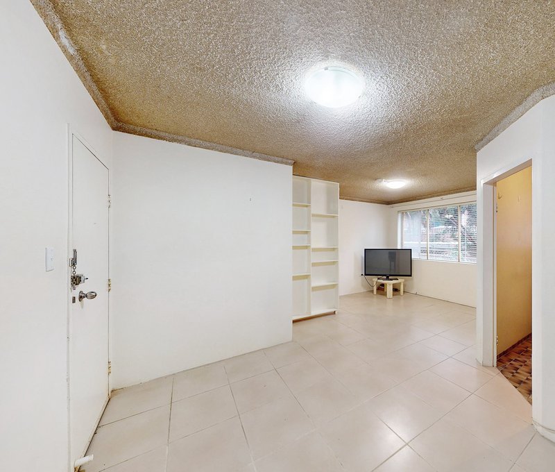 Photo - 4/19 Queens Road, Westmead NSW 2145 - Image 2