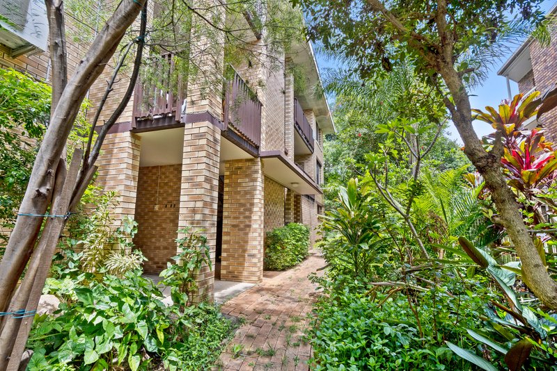 Photo - 4/19 Riverview Terrace, Indooroopilly QLD 4068 - Image 2