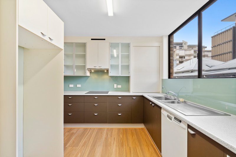 Photo - 4/19 Riverview Terrace, Indooroopilly QLD 4068 - Image 9