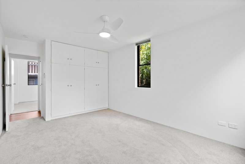 Photo - 4/19 Riverview Terrace, Indooroopilly QLD 4068 - Image 13