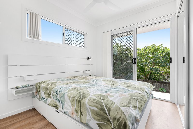 Photo - 4/19 Sandy Camp Road, Wynnum West QLD 4178 - Image 6