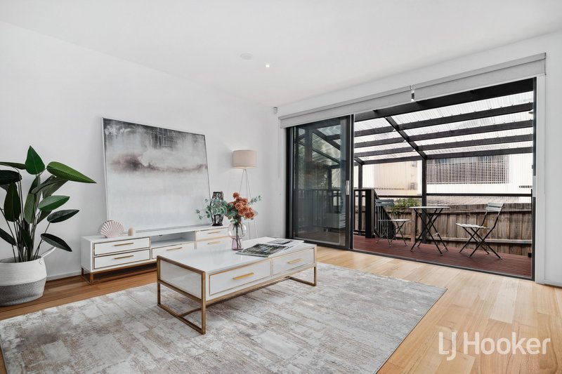 Photo - 4/198 Belmore Road, Balwyn VIC 3103 - Image 2