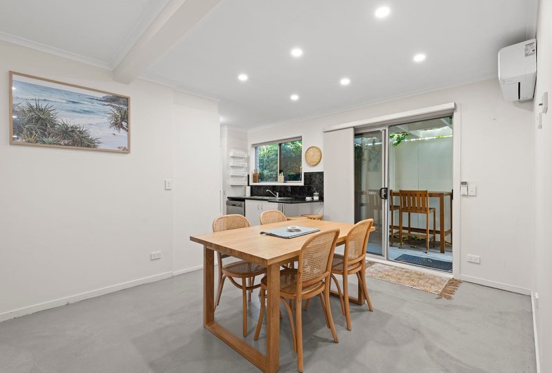 Photo - 4/198 C Hedges Avenue, Mermaid Beach QLD 4218 - Image 3