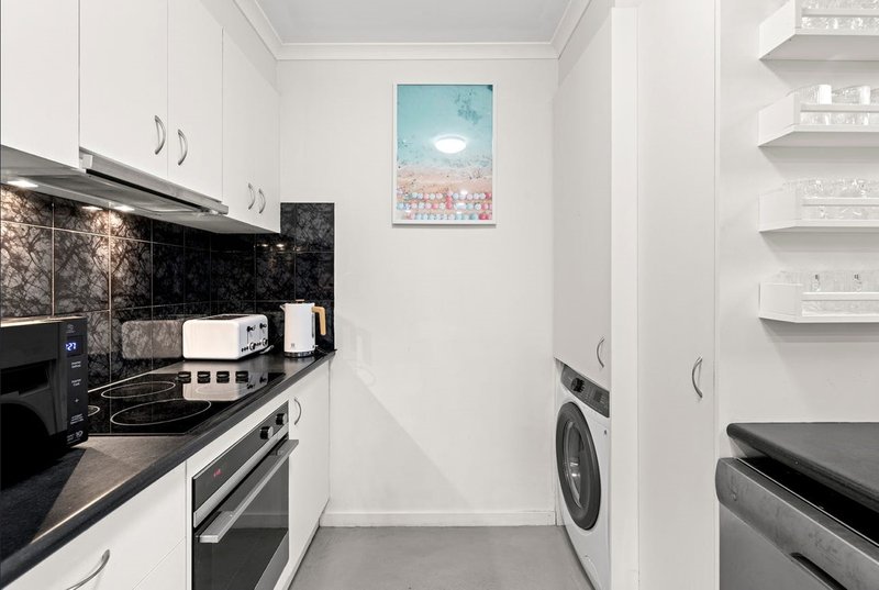Photo - 4/198 C Hedges Avenue, Mermaid Beach QLD 4218 - Image 6