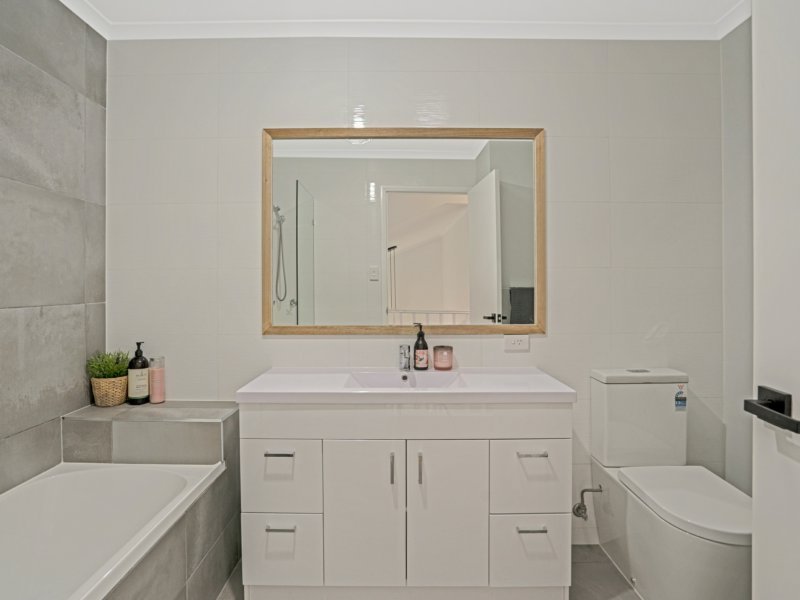 Photo - 4/1A Alison Road, Carrara QLD 4211 - Image 9