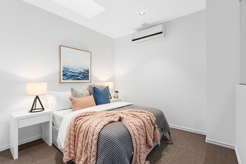 Photo - 4/1A Kokaribb Road, Carnegie VIC 3163 - Image 7
