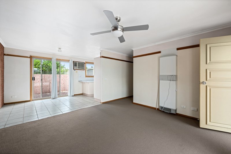 Photo - 4/1a Pearce Street, Wodonga VIC 3690 - Image 2