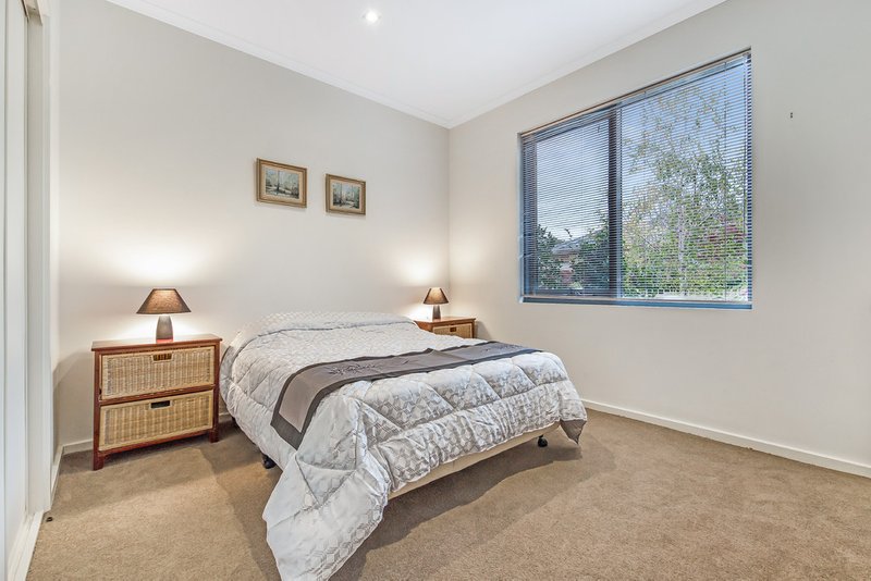 Photo - 4/2-4 Blair Road, Glen Waverley VIC 3150 - Image 6