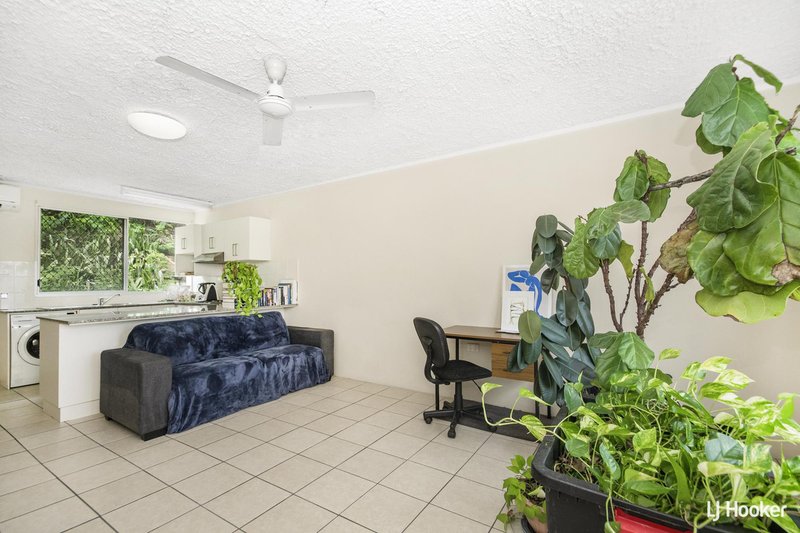 Photo - 4/2-4 Bundock Street, Castle Hill QLD 4810 - Image 5