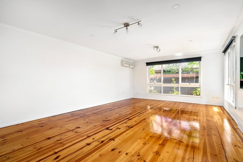 Photo - 4/2-4 Leigh Street, Mount Waverley VIC 3149 - Image 3