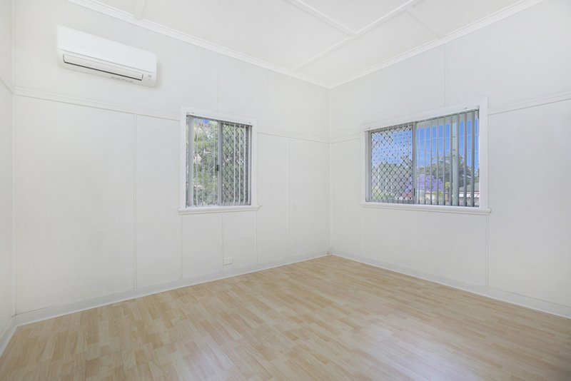 Photo - 42 Abbotsleigh Street, Holland Park QLD 4121 - Image 4