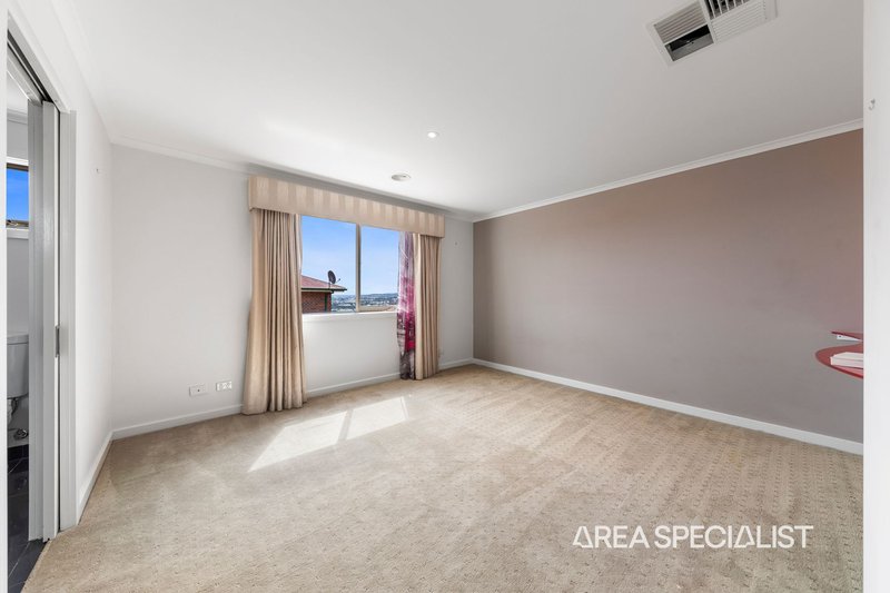 Photo - 42 Aberdeen Heights, Pakenham VIC 3810 - Image 10