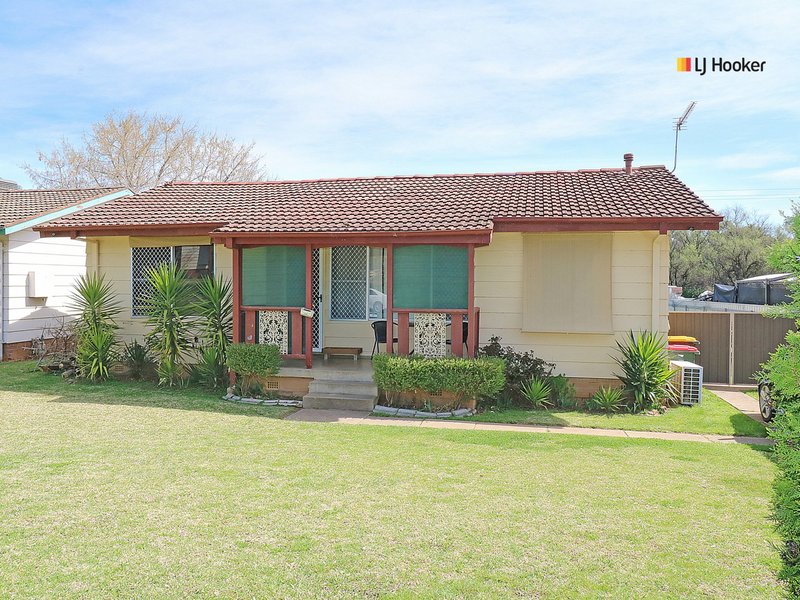 42 Adams Street, Ashmont NSW 2650