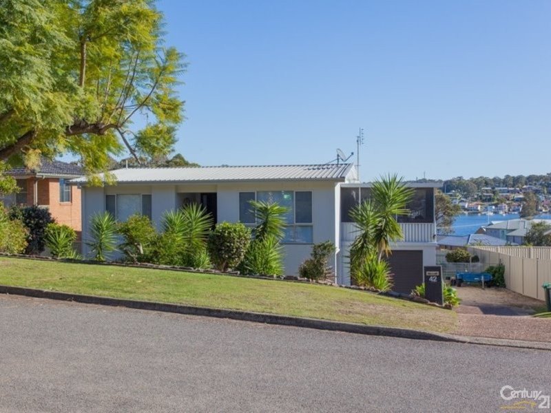 42 Alkrington Avenue, Fishing Point NSW 2283