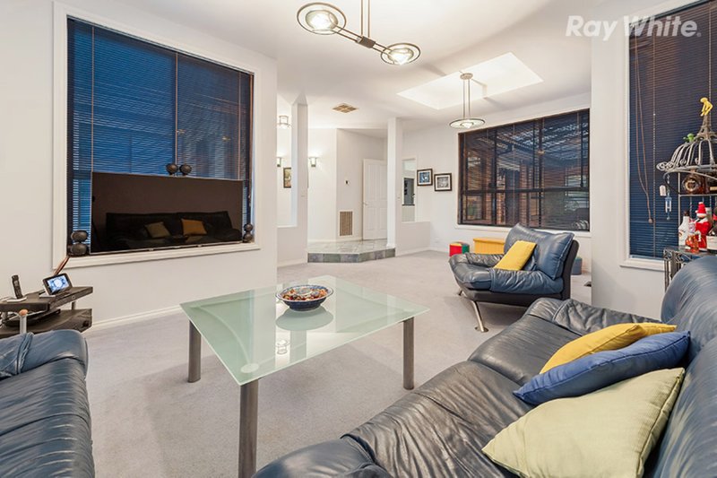 Photo - 42 Arthur Phillip Way, Mill Park VIC 3082 - Image 3