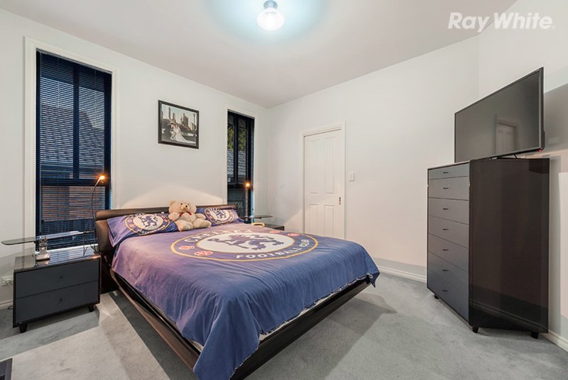 Photo - 42 Arthur Phillip Way, Mill Park VIC 3082 - Image 7