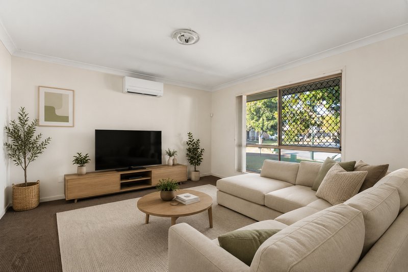 Photo - 42 Ashmore Close, Marsden QLD 4132 - Image 2
