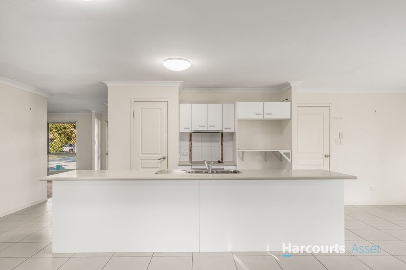 Photo - 42 Ashmore Close, Marsden QLD 4132 - Image 4