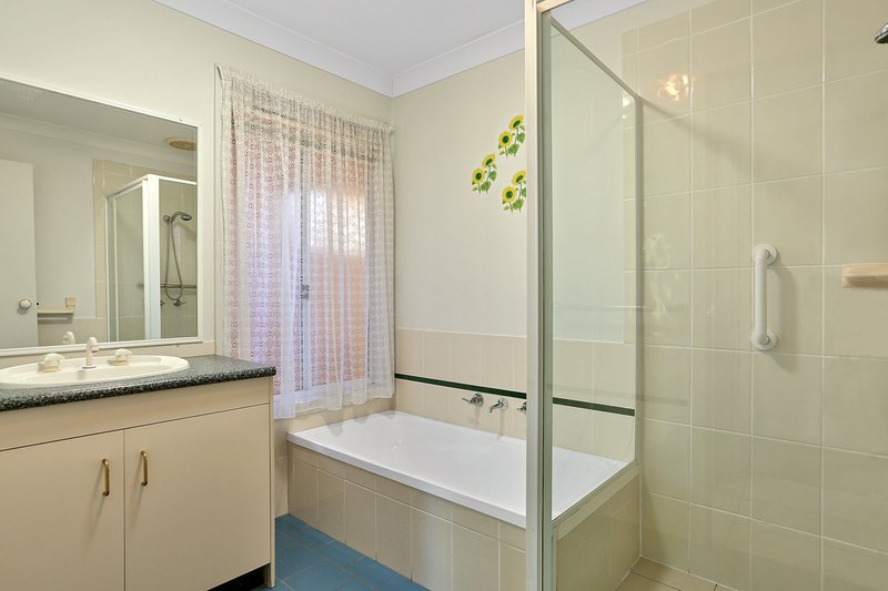 Photo - 42 Ashmore Crescent, Kanahooka NSW 2530 - Image 6