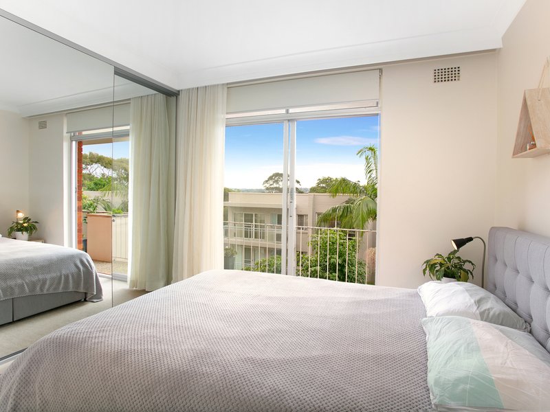 Photo - 4/2 Avon Road, Dee Why NSW 2099 - Image 3