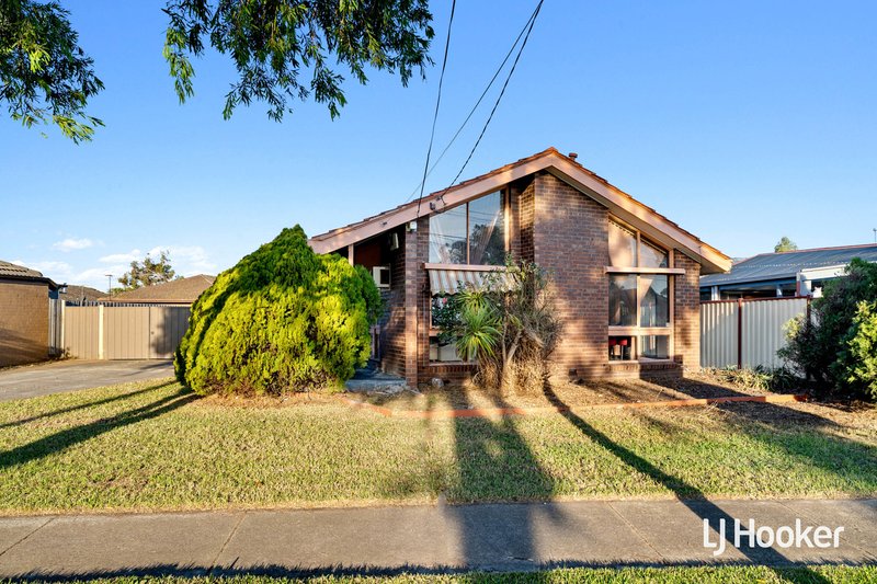 Photo - 42 Baggott Drive, Hoppers Crossing VIC 3029 - Image 2