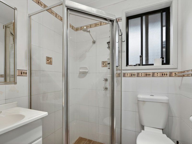 Photo - 4/2 Baldwin Avenue, Glenfield NSW 2167 - Image 9
