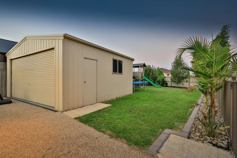 Photo - 42 Banjo Paterson Drive, Pakenham VIC 3810 - Image 19