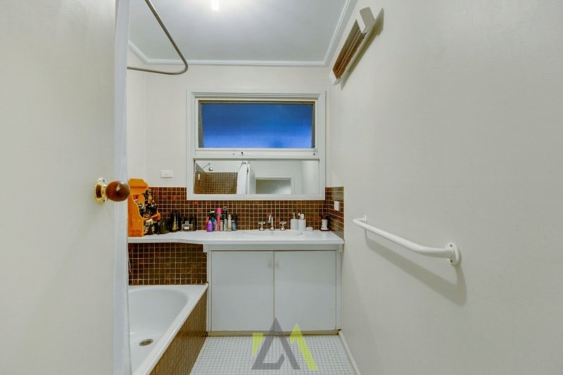 Photo - 42 Barclay Avenue, Frankston VIC 3199 - Image 7