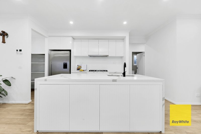 Photo - 42 Bayview Circuit, Mernda VIC 3754 - Image 2