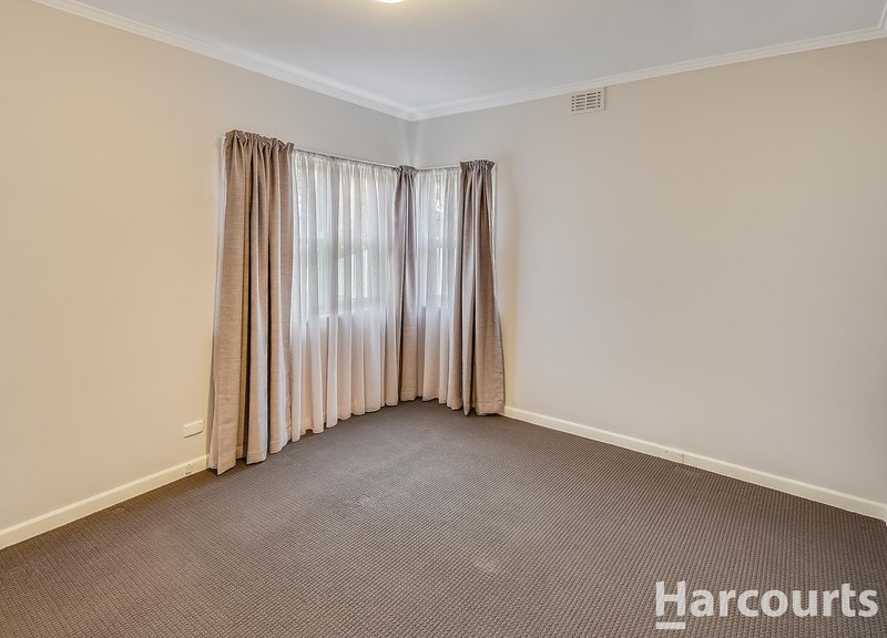 Photo - 42 Bennett Road, Horsham VIC 3400 - Image 4