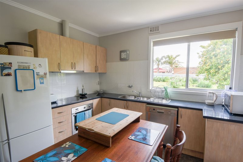 Photo - 42 Bennett Road, Horsham VIC 3400 - Image 4