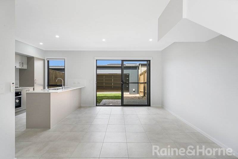 Photo - 42 Blatchford Street, Strathpine QLD 4500 - Image 3