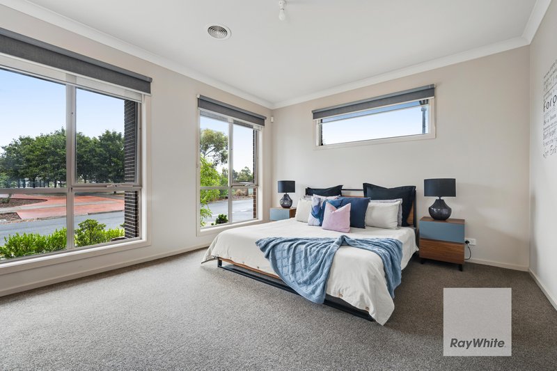 Photo - 42 Bluebird Way, Roxburgh Park VIC 3064 - Image 7