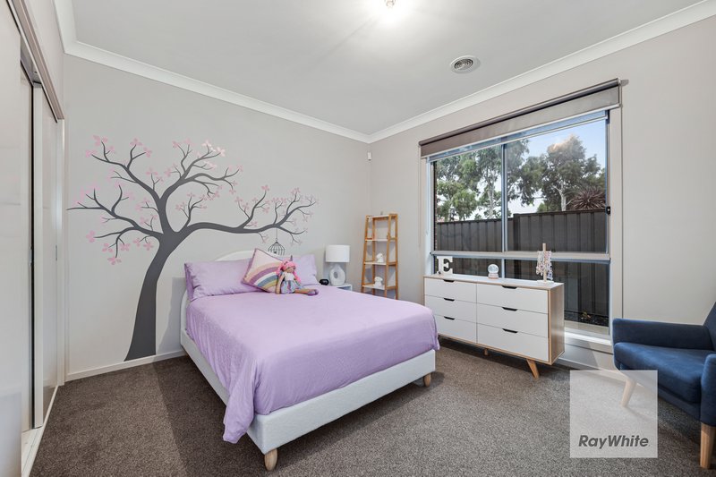 Photo - 42 Bluebird Way, Roxburgh Park VIC 3064 - Image 9