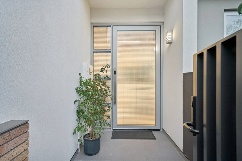 Photo - 42 Bow River Crescent, Burswood WA 6100 - Image 2