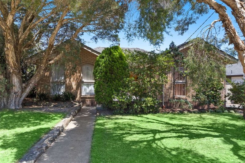 Photo - 42 Brentwood Drive, Glen Waverley VIC 3150 - Image 2