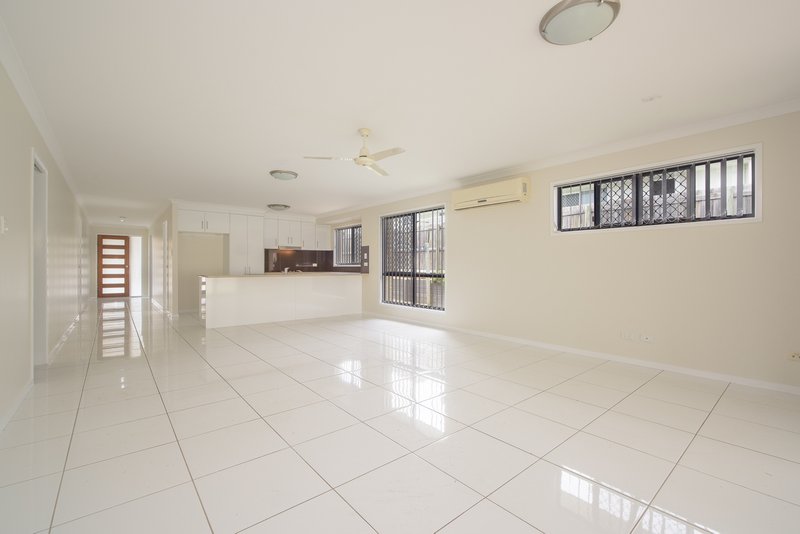 Photo - 42 Broadwater Place, New Auckland QLD 4680 - Image 4