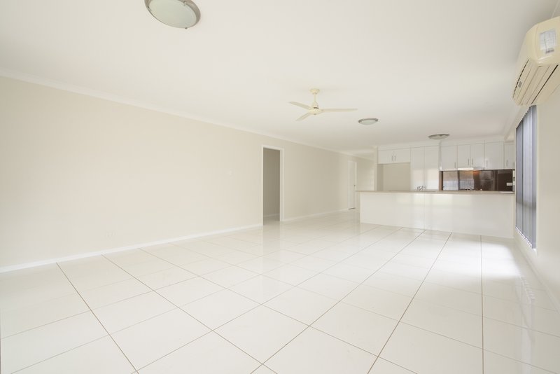 Photo - 42 Broadwater Place, New Auckland QLD 4680 - Image 5