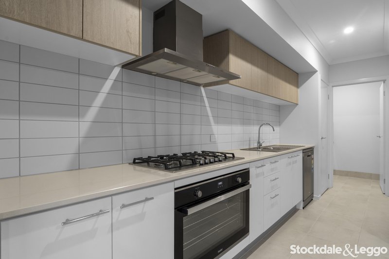 Photo - 42 Brown Boulevard, Donnybrook VIC 3064 - Image 4
