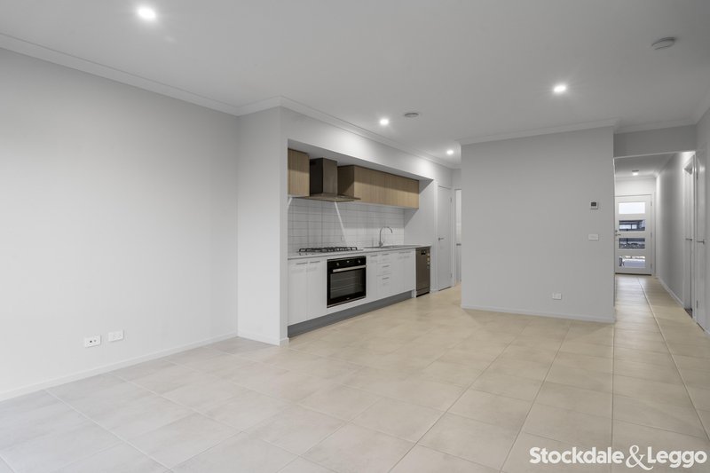 Photo - 42 Brown Boulevard, Donnybrook VIC 3064 - Image 5