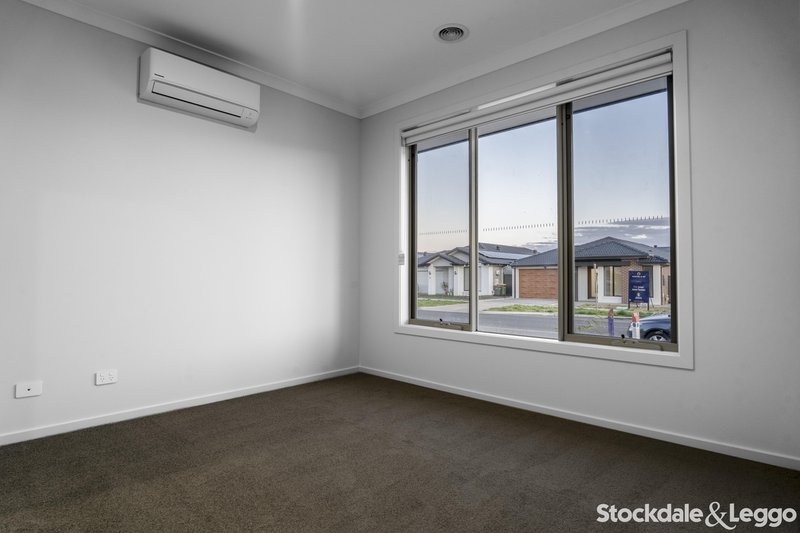 Photo - 42 Brown Boulevard, Donnybrook VIC 3064 - Image 6