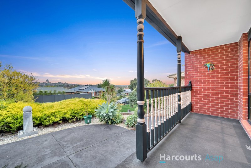 Photo - 42 Browtop Road, Narre Warren VIC 3805 - Image 3