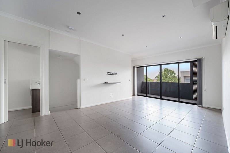 Photo - 42 Brunswick Crescent, Craigieburn VIC 3064 - Image 6
