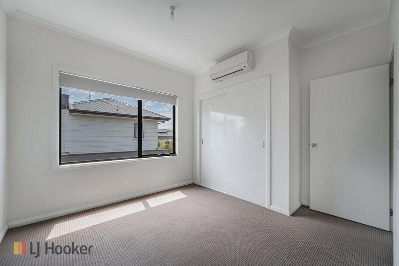 Photo - 42 Brunswick Crescent, Craigieburn VIC 3064 - Image 12