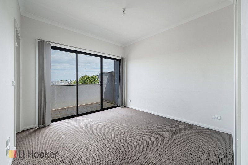 Photo - 42 Brunswick Crescent, Craigieburn VIC 3064 - Image 13