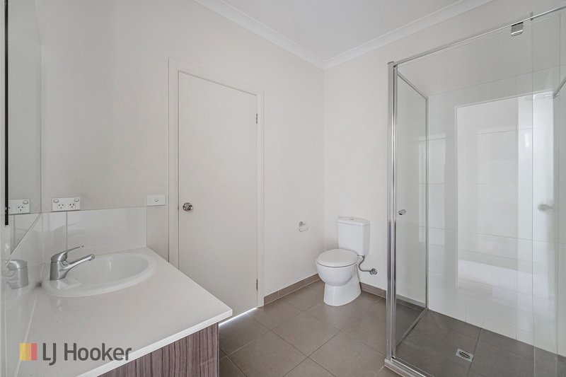 Photo - 42 Brunswick Crescent, Craigieburn VIC 3064 - Image 15