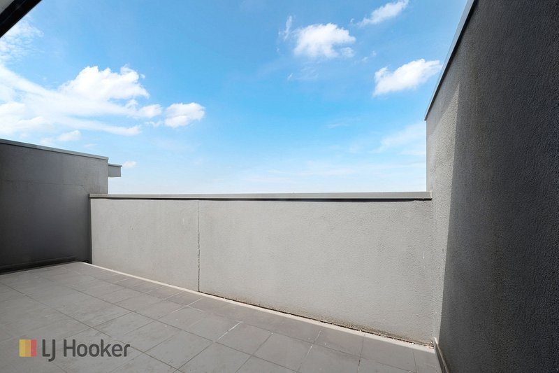 Photo - 42 Brunswick Crescent, Craigieburn VIC 3064 - Image 16