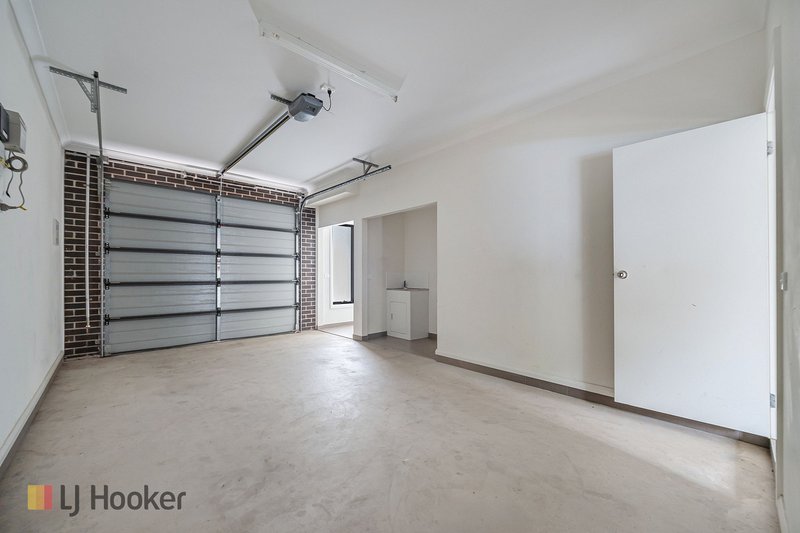Photo - 42 Brunswick Crescent, Craigieburn VIC 3064 - Image 17