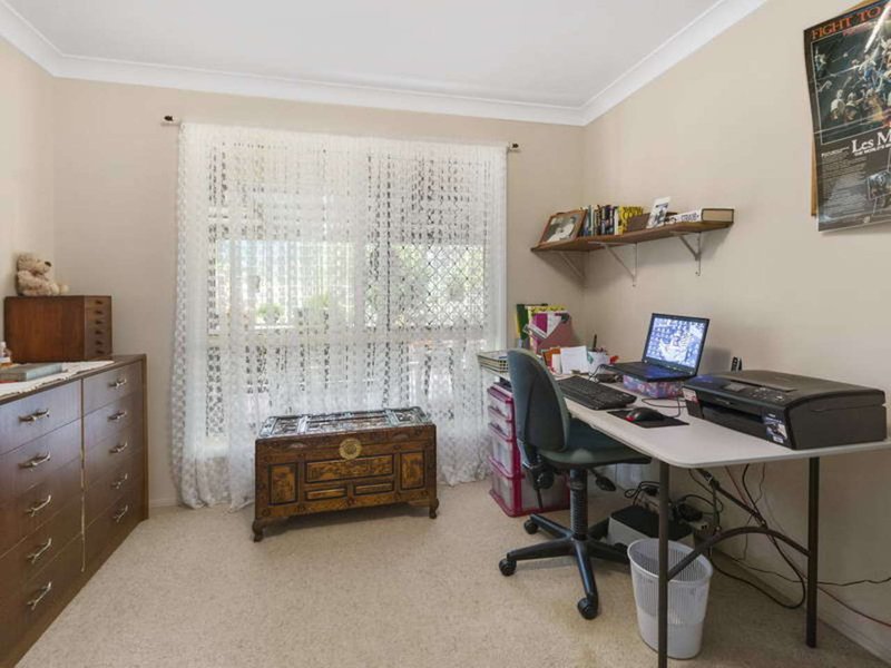 Photo - 42 Buckingham Court, Mount Hallen QLD 4312 - Image 7